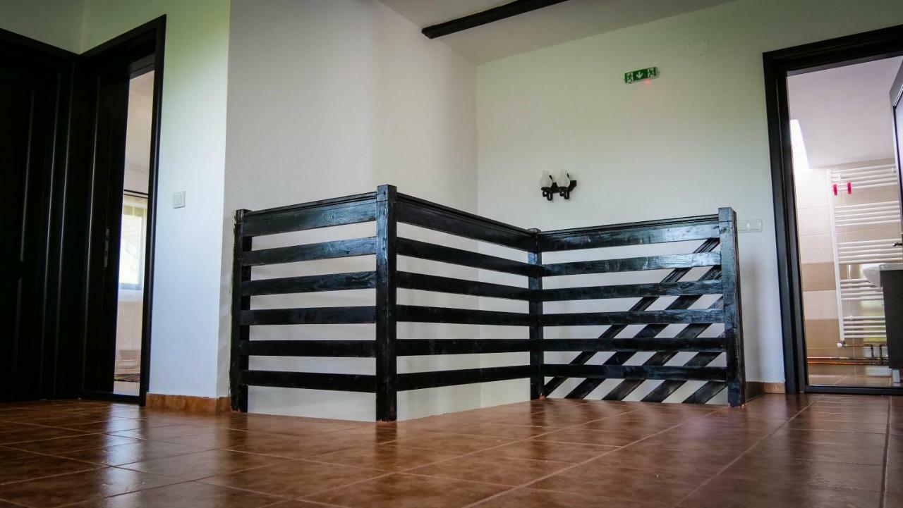Pensiunea Gradinarilor Cu Ciubar Si Statie De Incarcare Electrica Auto Comanesti  エクステリア 写真
