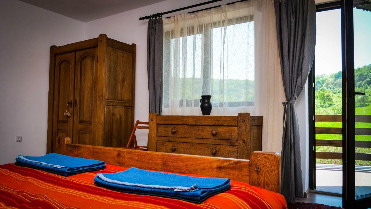 Pensiunea Gradinarilor Cu Ciubar Si Statie De Incarcare Electrica Auto Comanesti  エクステリア 写真
